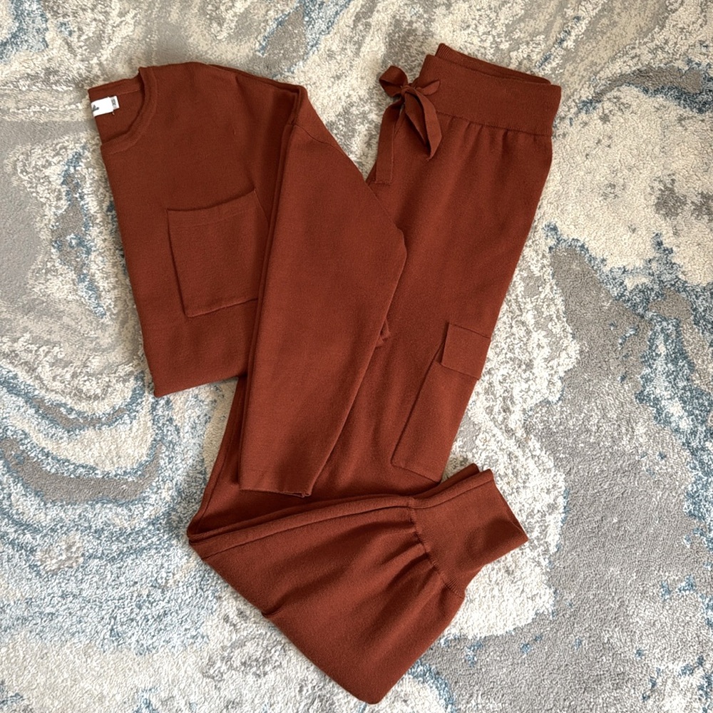 Caracilia Women's Sweater Set. Women’s size XS.